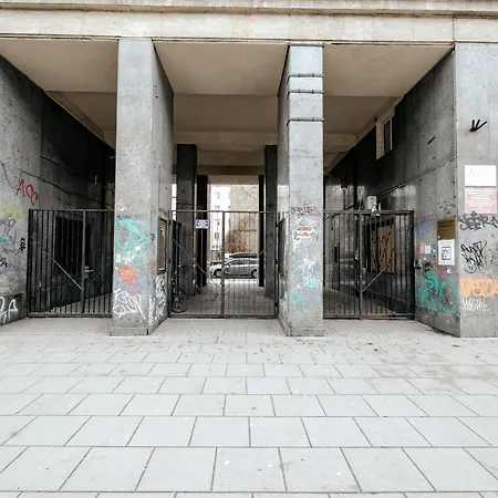 Daire Heart Of Center With Parking